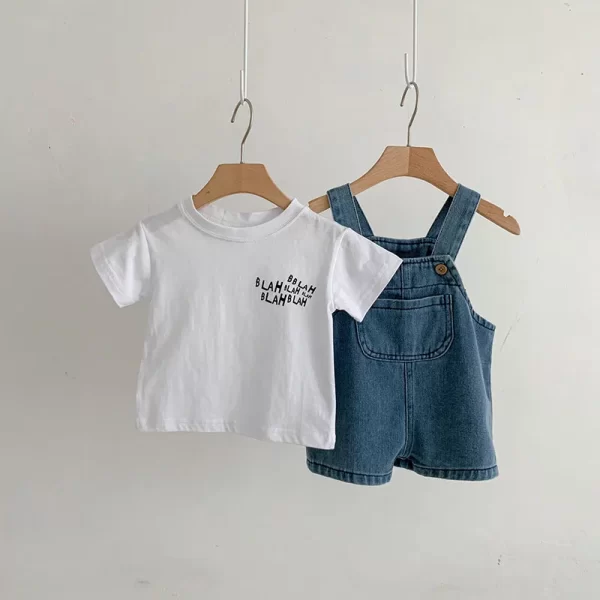 Conjunto T-Shirt  e Jardineira Jeans Unissex - Image 8